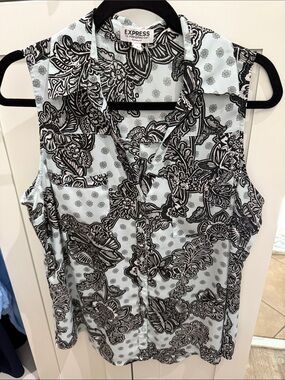 Express Sleeveless Floral Print Blouse in Light Blue and Black